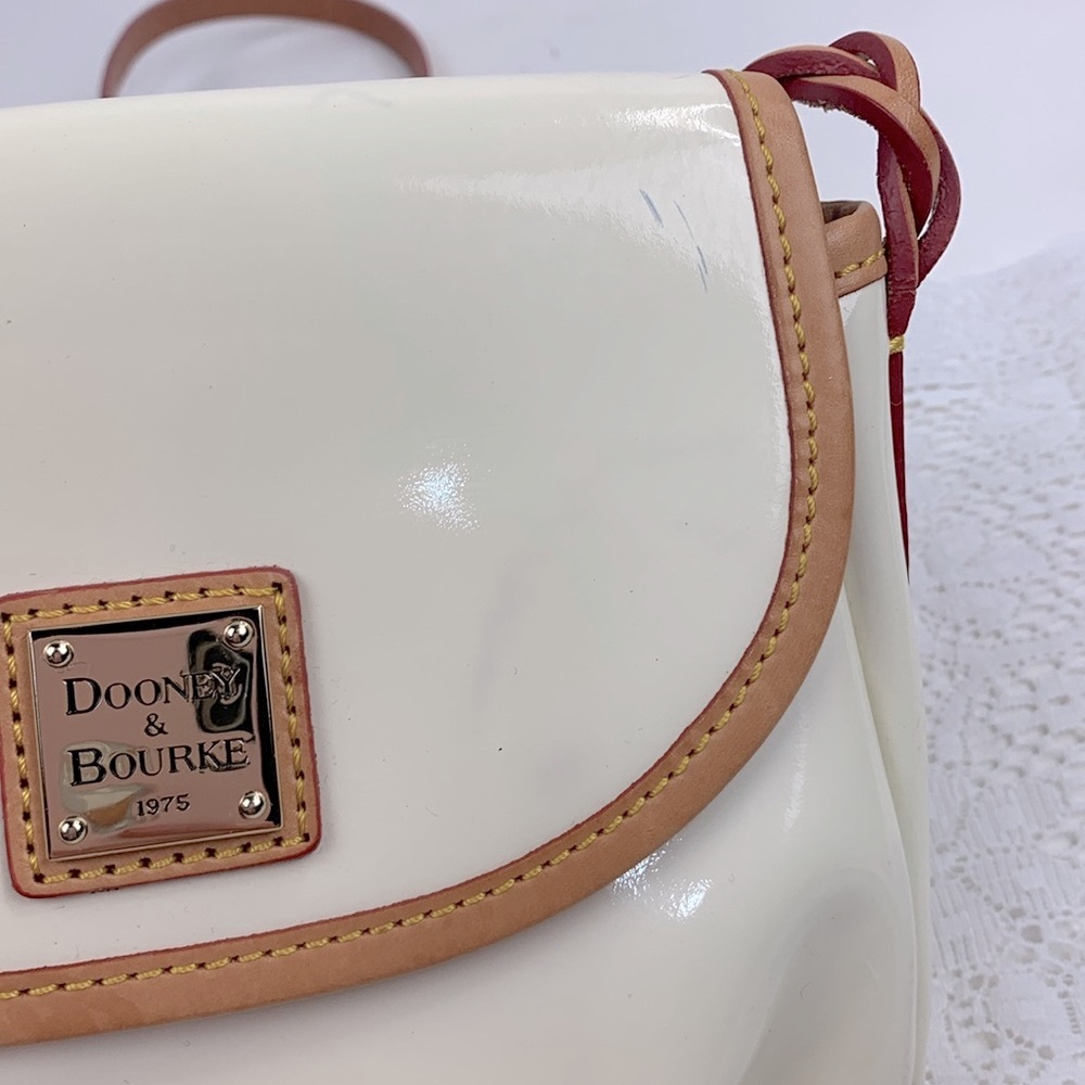 Dooney & Bourke Creme Patent Leather Flap Pleated Crossbody bag Red Lined - Picture 14 of 16